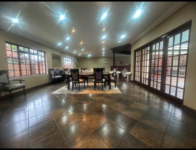 6 BEDROOM HOUSE FOR SALE IN AERORAND